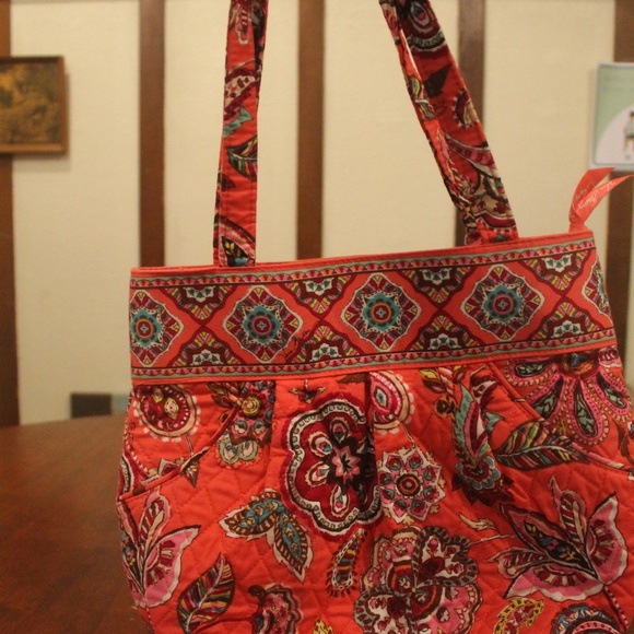 Vera Bradley Handbags - Vera Bradley Pink Fuschia Floral Handbag